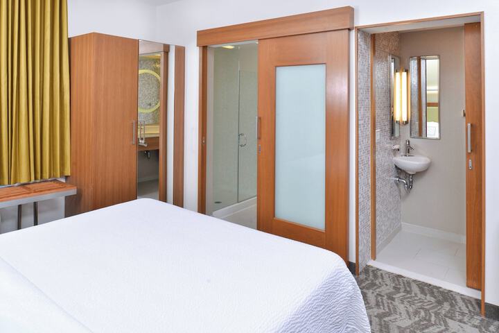 Room 10 of 26