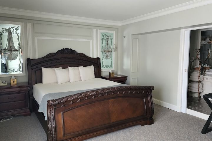 Lowell Inn