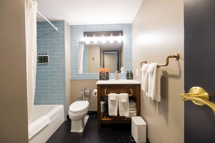 The Highlander Hotel Iowa City an Ascend Collection Hotel