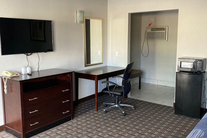 Room 12 of 18