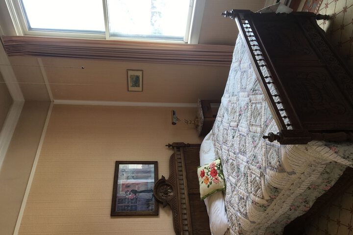 Room 4 of 11
