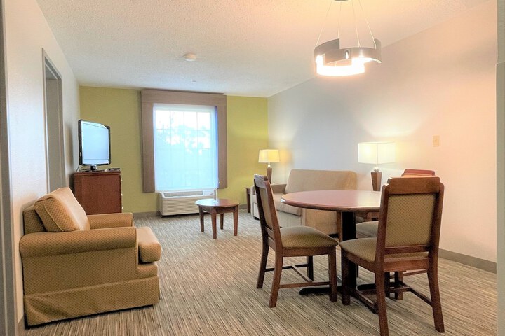 Holiday Inn Express & Suites Sulphur (Lake Charles) by IHG