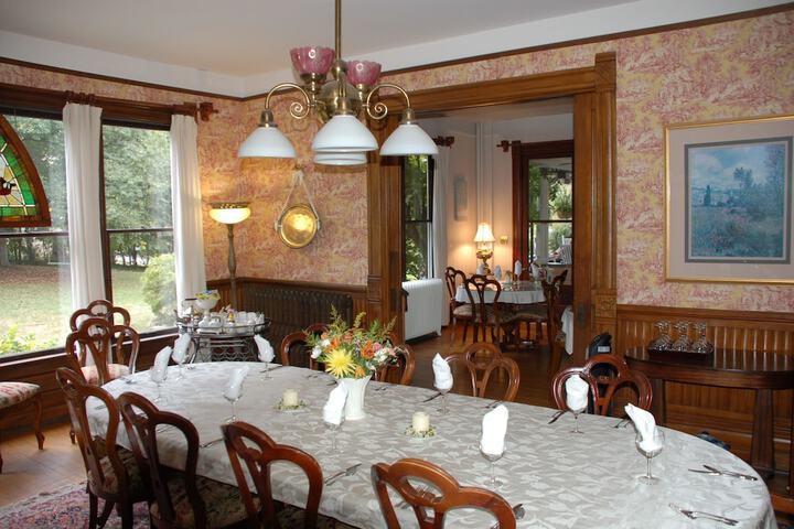 Dining 45 of 54