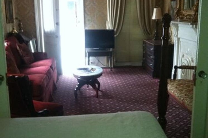 Room 28 of 49