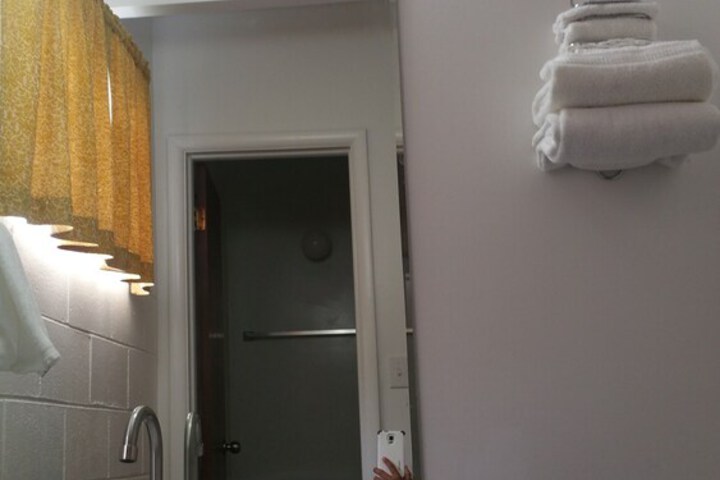 Room 28 of 71