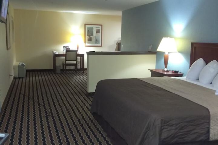 Room 10 of 32