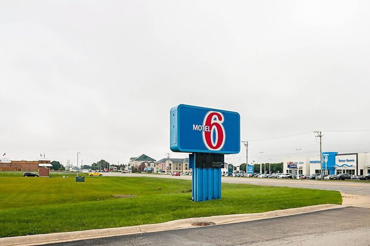 Motel 6 Sycamore IL