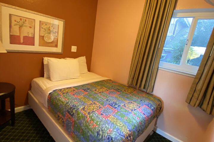 Room 51 of 78