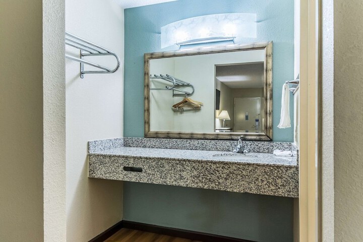 Motel 6 Kenly NC