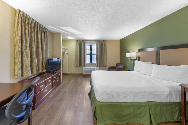 Room 10 of 24