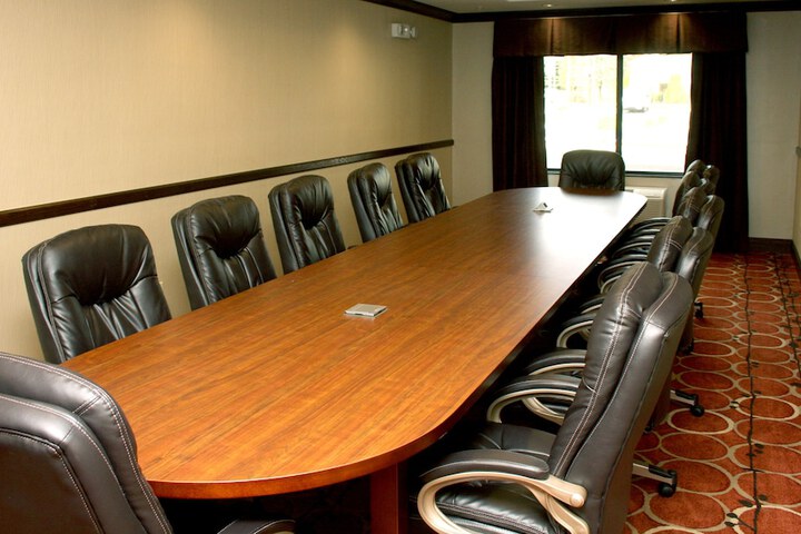 Holiday Inn Express & Suites Cumberland - La Vale by IHG