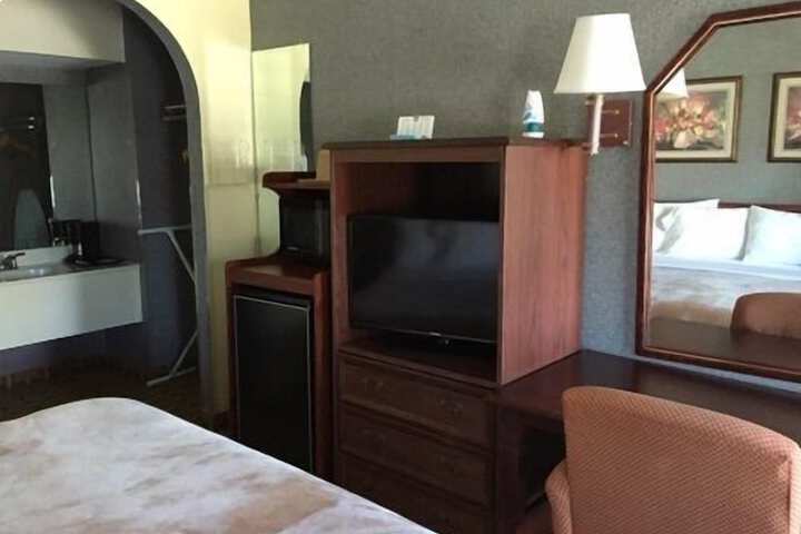 Room 28 of 43