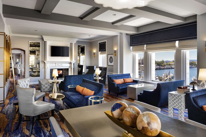 Lounge 96 of 105