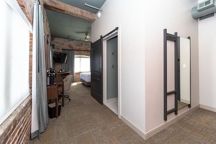 Room 8 of 38