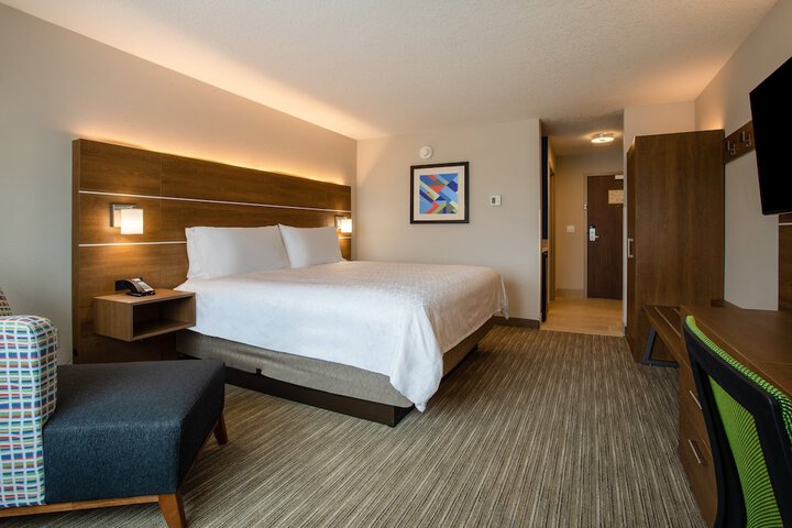Holiday Inn Express & Suites Deland South by IHG