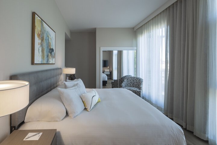 Art House Hotel and Suites