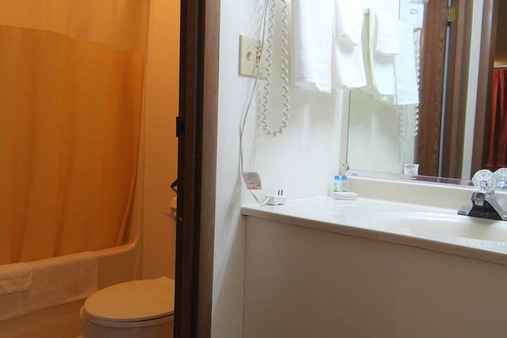 Room 16 of 25