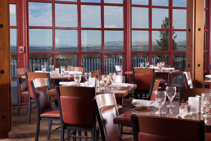 Dining 9 of 18