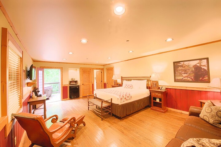 Room 84 of 243
