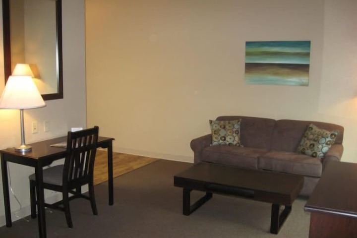 Ambassador Inn & Suites