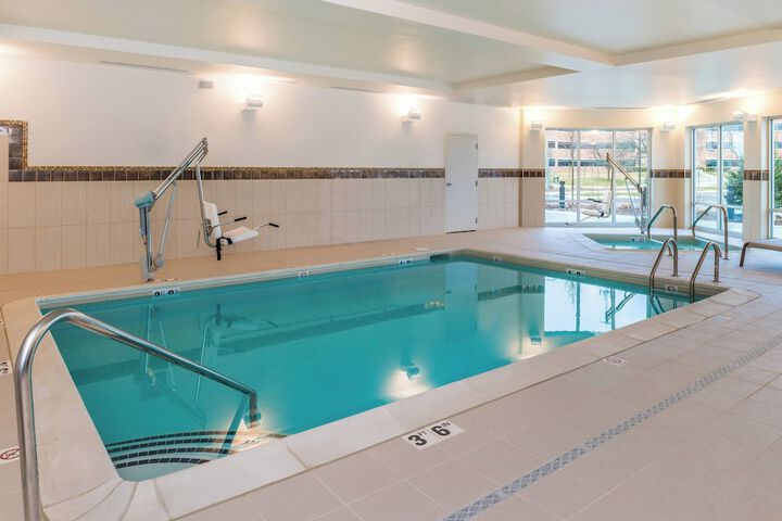 Courtyard by Marriott Detroit Farmington