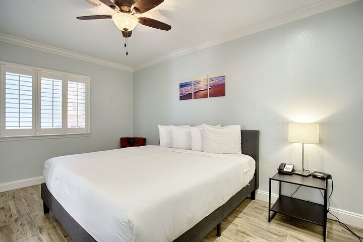 Room 16 of 44
