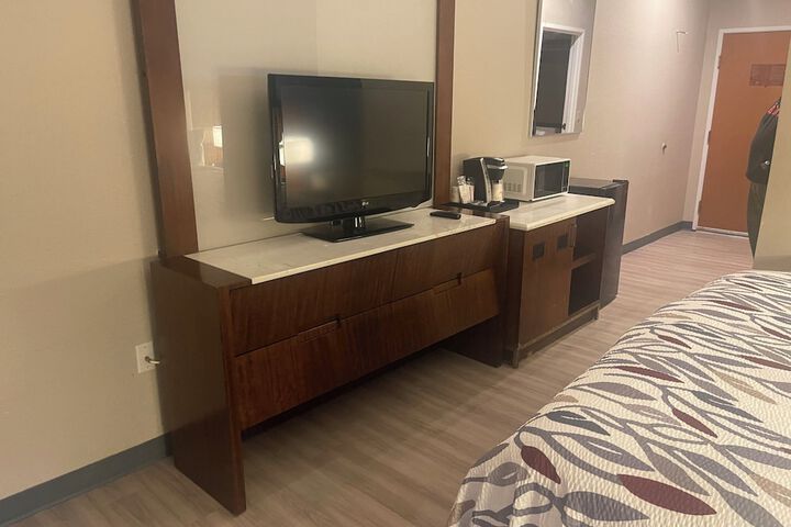 Red Roof Inn & Suites Hinesville
