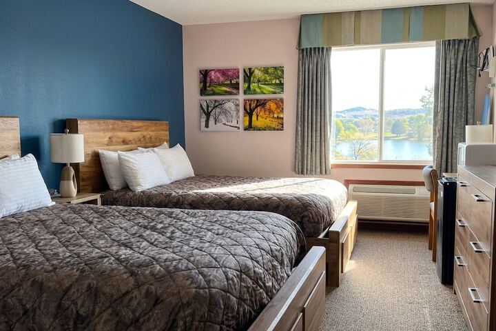 Nisswa Hotel and Suites