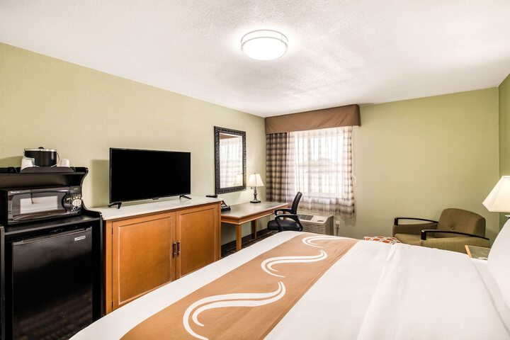 Room 33 of 67