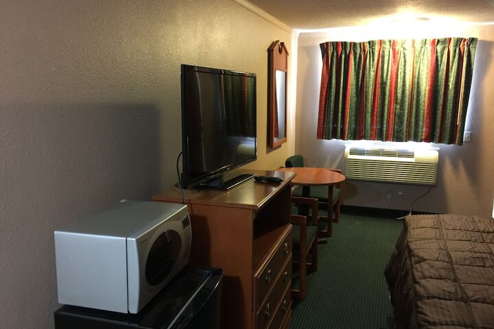 Room 7 of 9