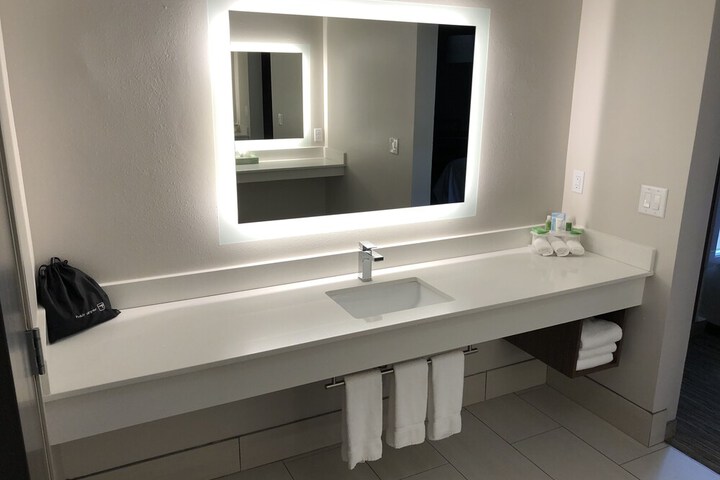 Holiday Inn Express Hotel & Suites Auburn - University Area by IHG