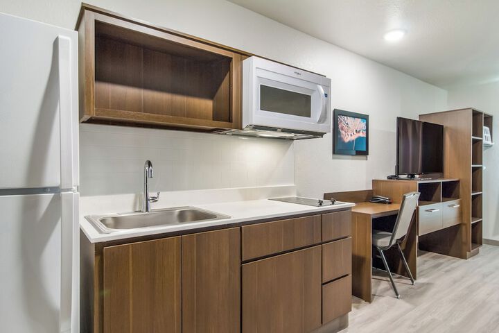 Woodspring Suites East Lansing - University Area