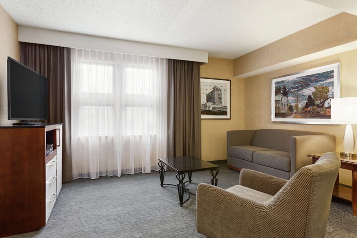 Room 9 of 32