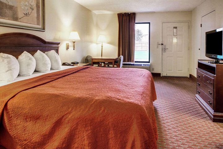 Room 14 of 32