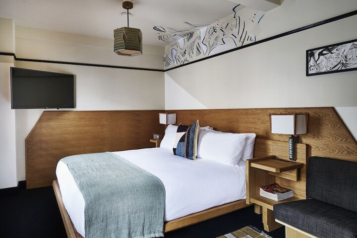 Room 43 of 102