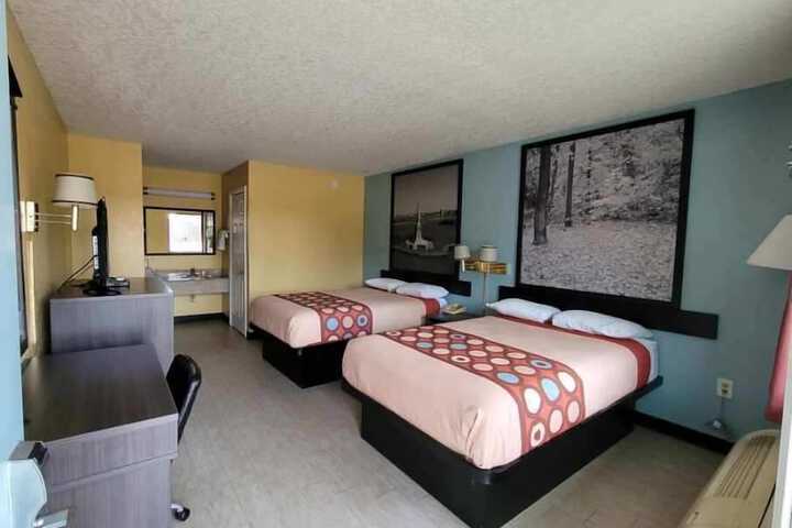 Room 35 of 40