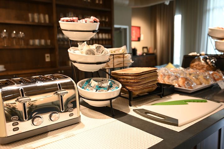 Art House Hotel and Suites