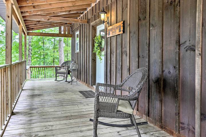 Hike & Zip-line: Red River Gorge Cabin w / Hot Tub!