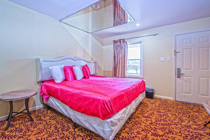 Room 12 of 27