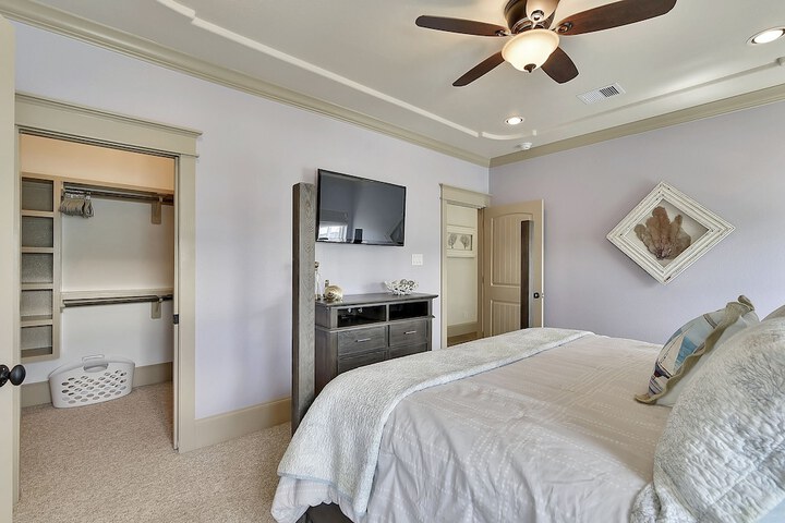 Room 32 of 46