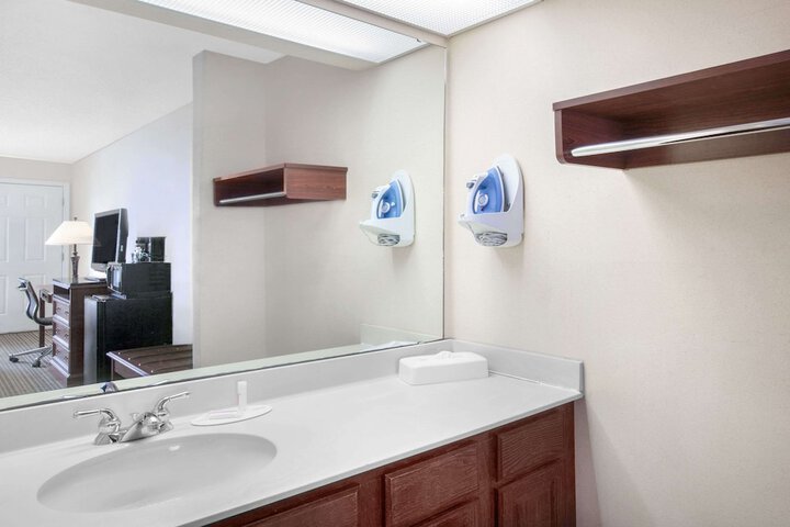 Room 19 of 32
