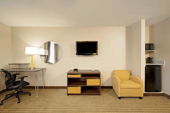 Room 11 of 33
