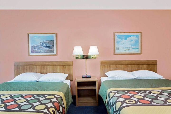 Room 4 of 15
