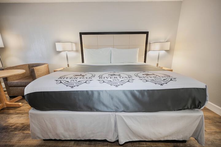 River Oak Inn