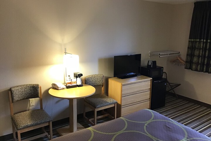 Room 13 of 23