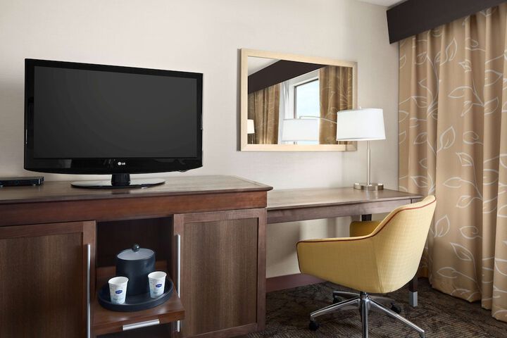 Room 10 of 28