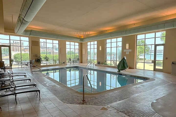 Embassy Suites by Hilton E Peoria Riverfront Conf Center