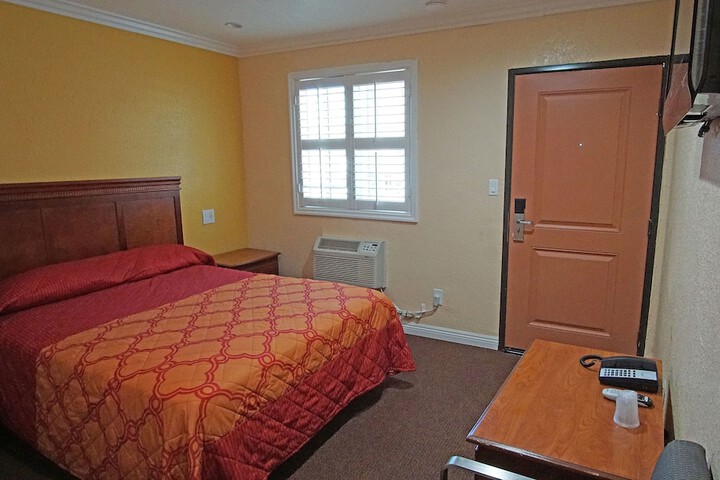 Room 13 of 29
