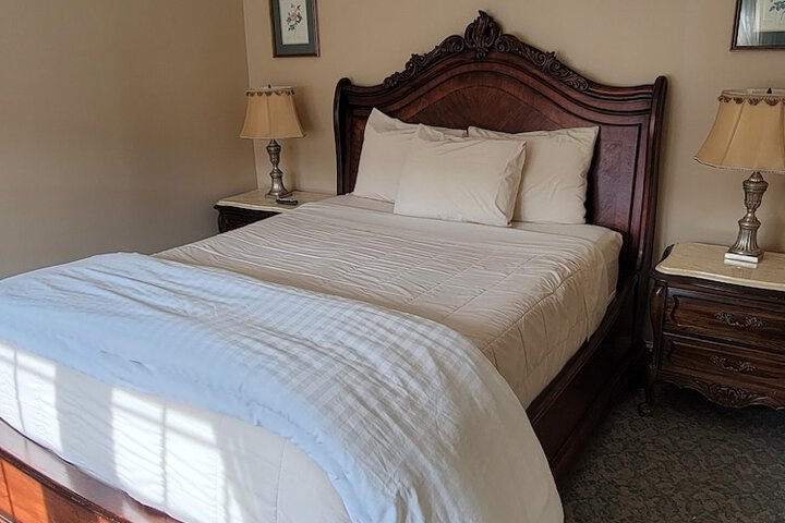 Lowell Inn