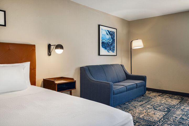 Room 28 of 60